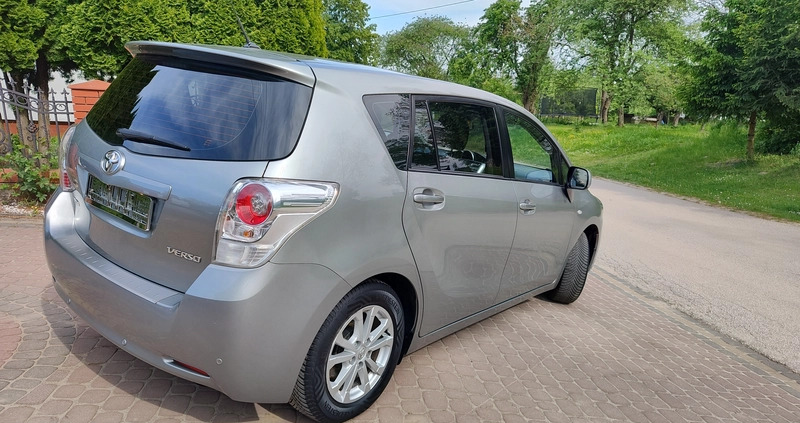 Toyota Verso cena 38999 przebieg: 148000, rok produkcji 2011 z Bydgoszcz małe 407